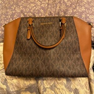 Michael Kors, hand and shoulder bag.